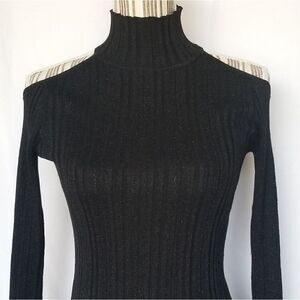 Vermani cold shoulder top